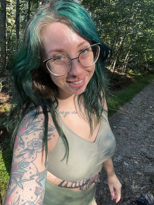 Fern Sparx🌙🥀🖤 Nature Goddess✨️ - 2 pic. Would you go hiking with me? https://t.co/IFhQLMKen9