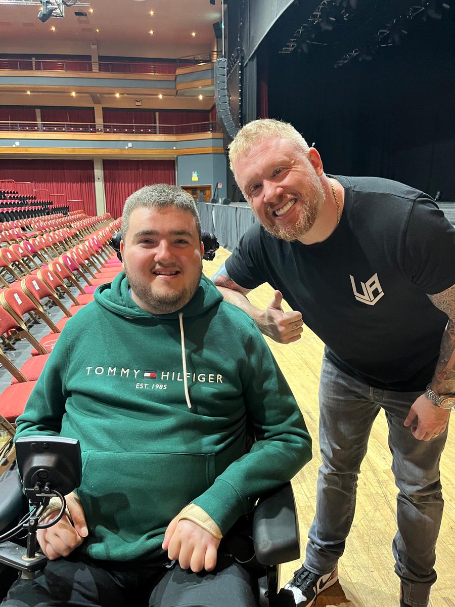 ianoconnell00's tweet image. An absolute pleasure to meet and get the opportunity to chat with @paulisthejoker after his show in the @GleneagleArena tonight. I was waiting for him to come to me and cut the legs off me during the show but he didn&apos;t. Either way, I was ready to take him on 😂 #spinalcordinjury…