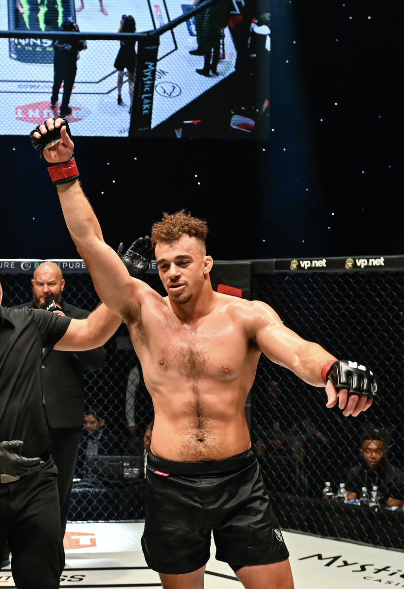 Overton Wins! 

Tyree Overton def. Eli Pokorny via TKO at 0:29 of Round 2

🇺🇸
#LFAMinnesota
#LFA217