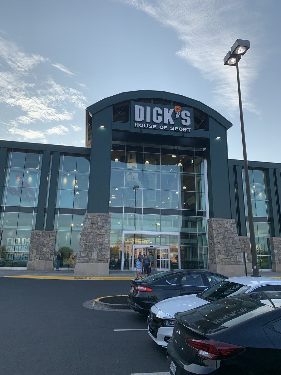Thank you to Gracyn, Dustin and Denny with <a href="/DICKS/">DICK'S Sporting Goods</a> House of Sport and Dick’s Sporting Goods for inviting us out to the grand opening of their new location in Leawood! Grateful for their continued support of #GreatFutures 💙