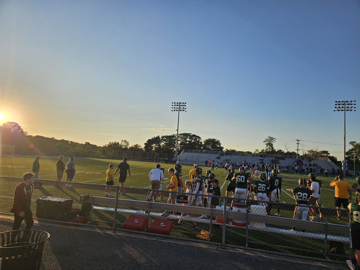 WPIAL_Blitz's tweet photo. #WPIALsunsets from Dormont Stadium as Seton LaSalle takes on Charleroi https://t.co/dsuityrHUO