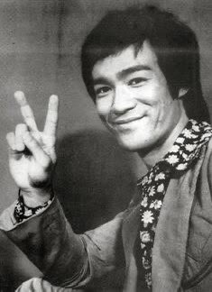 Bruce Lee también vota por <a href="/jeannette_jara/">Jeannette Jara Román</a>
