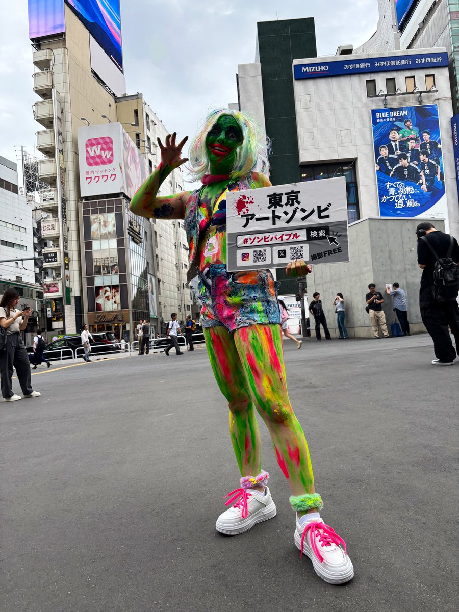 fetish_market01's tweet photo. On location at Shibuya’s famous Scramble Crossing 😀
渋谷の交差点にて
#Zombie
#TokyoArtZombie
#SHIBUYA
#BodyPainting
#Art
#ArtisticBodyPainting
#StreetPerformance
#DeadWalk https://t.co/qhEjcOvVTR