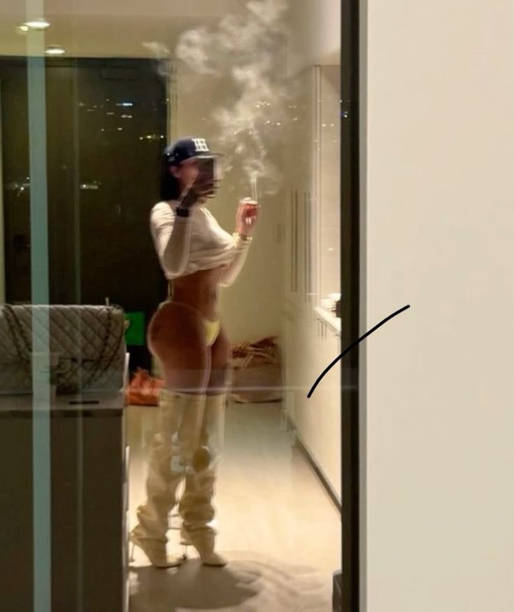 —☡

    Me and my thoughts.