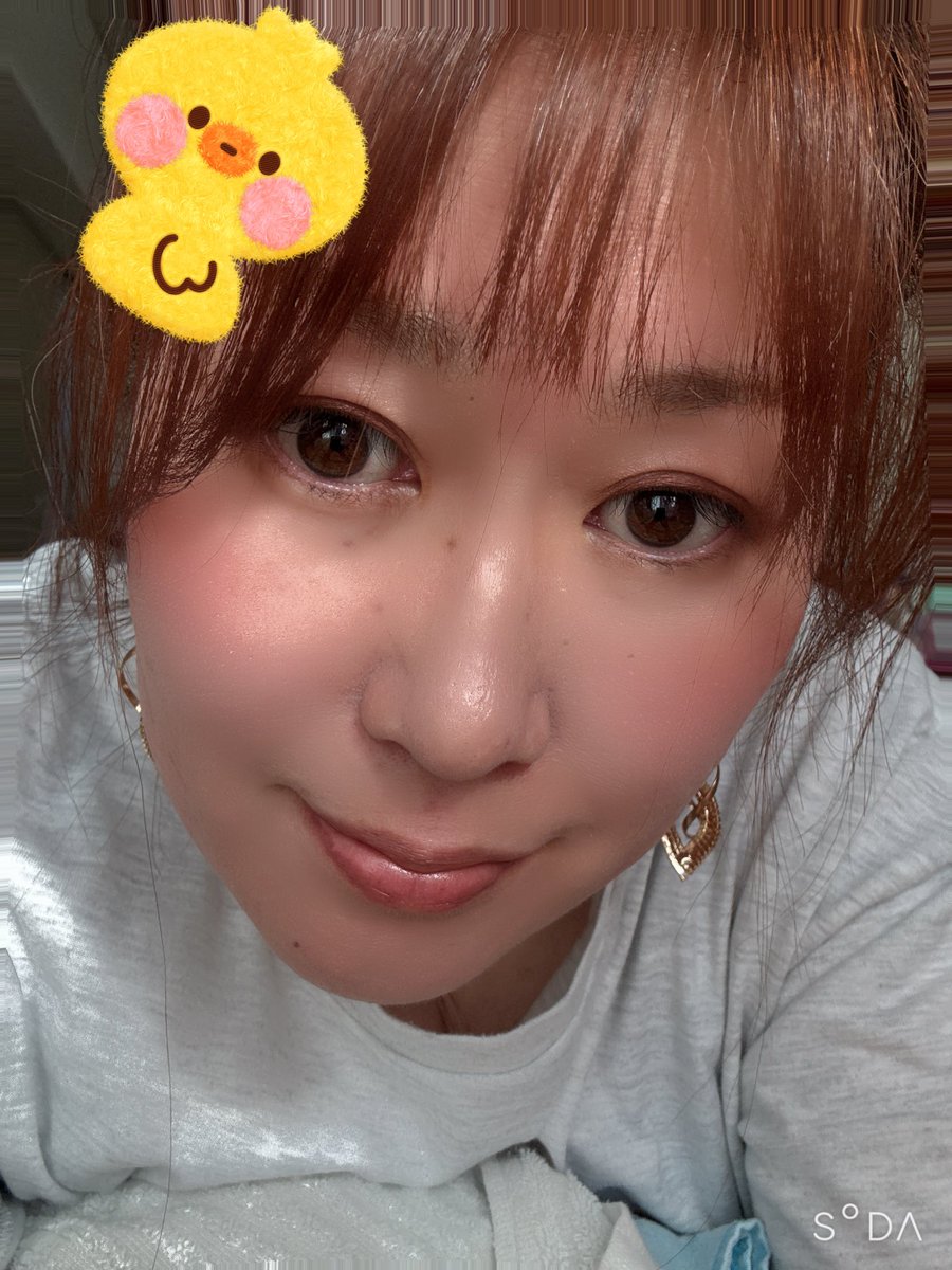 お化粧💄💅💗✨終わった✨️✨
ファンデを、私からしたら大背伸びの、エスティローダーのダブルウェアにしたら、滝汗かいても夜まで化粧崩れてなくて大感激🕊🍀.∘
今夜は骨折の快気祝いに大好きなトリキなんだ🫶🏻︎🩵🫧
