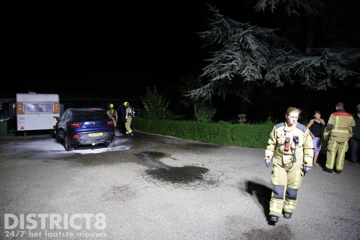 Auto in brand gestoken en geblust door bewoners op Tuinbouwweg