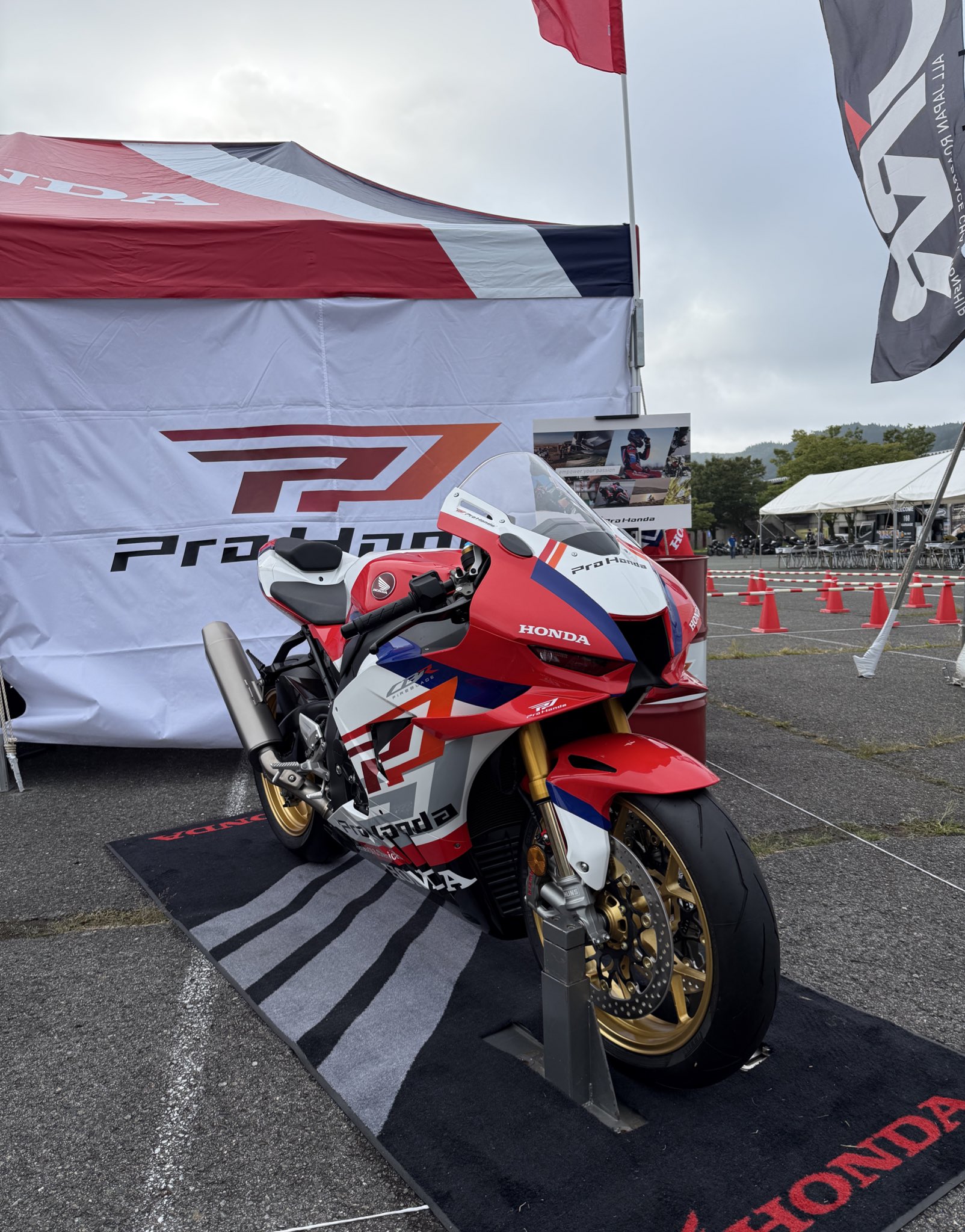 ちーちゃん🍁GSX250R (@bakusoumotochiz) / X