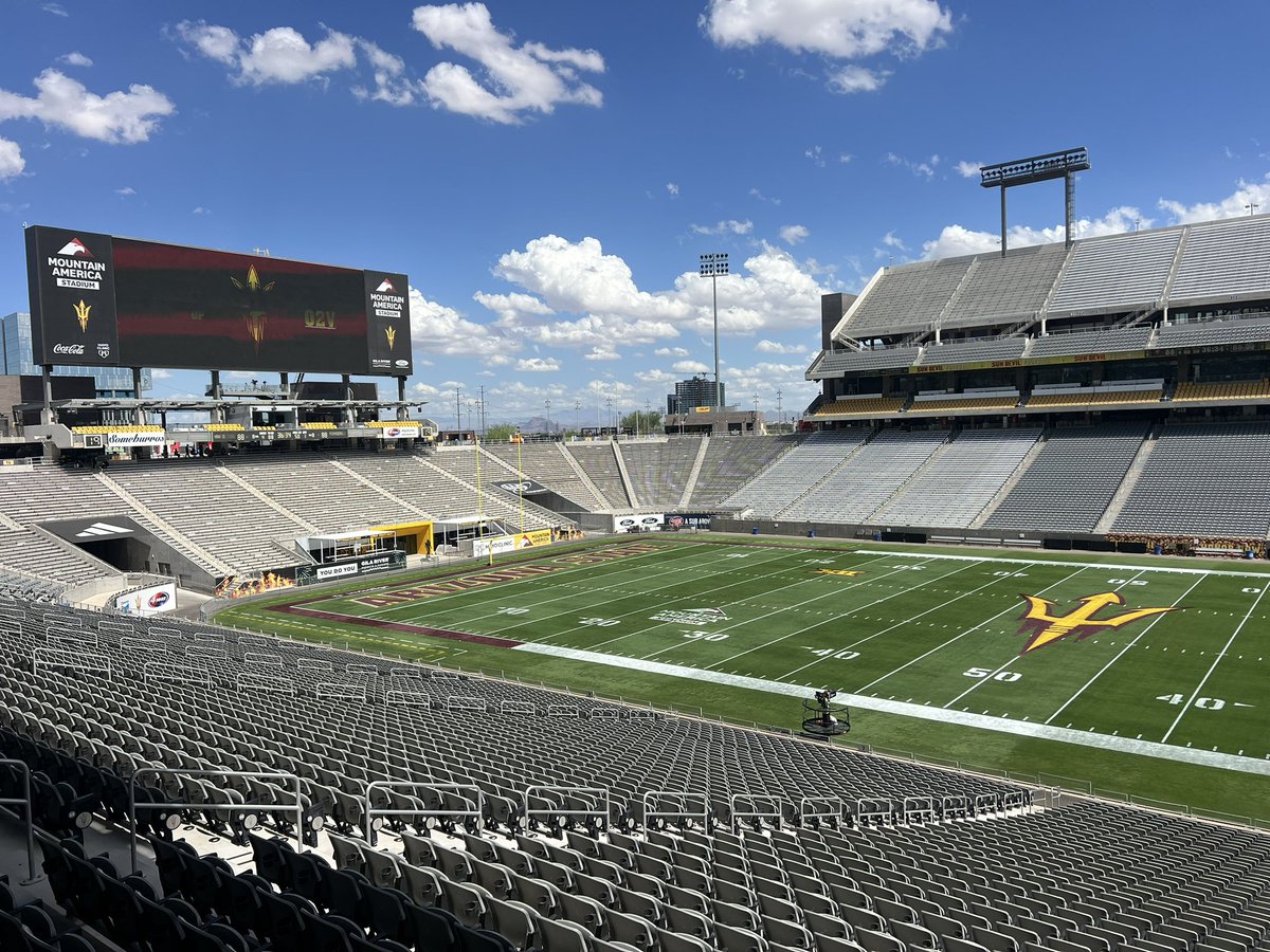 Just checked the forecast and there's a monsoon rolling thru Tempe tomorrow!

A MAROON MONSOON‼️