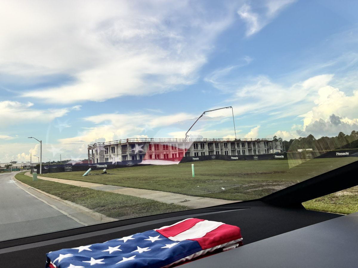 KRAFTNAPLES's tweet photo. I love America!! https://t.co/3kyEbwLAfC