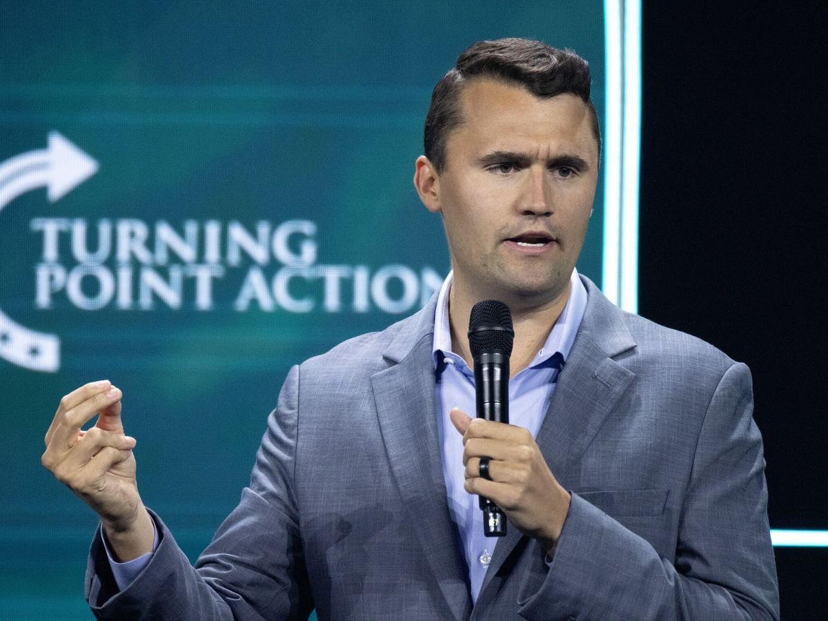 Nos piden... nos EXIGEN que lamentemos la muerte de Charlie Kirk, pero cuando uno reclama los 65 mil muertos en Gaza, incluyendo 18 mil niños, nos dicen que eso es muy lejos y no es nuestro problema. Que son muertes colaterales. Que es culpa de Hamas. Que Israel tiene derecho a