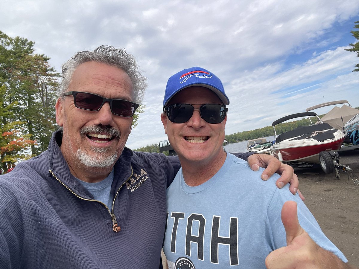 JonLeeOSC's tweet photo. X dreams do come true. After 12 + years of talking (DMs included), I finally meet the Bala famous @rob_hampson at Bala Cove Marina
#Muskoka #Bala #ActonIsland https://t.co/MPVVSwL3Vj
