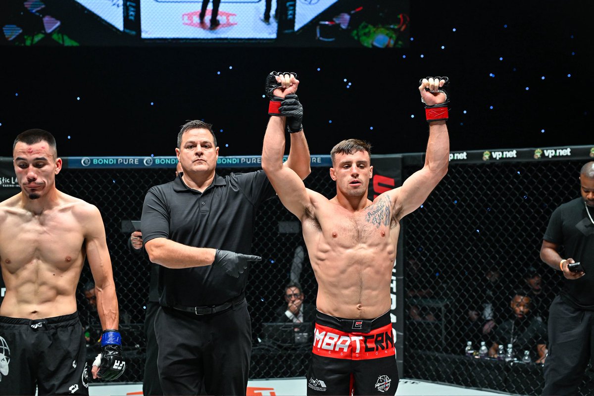 Wilson Wins! 

Mitchell Wilson def. Alex Alejendre via Submission (Rear-Naked Choke) at 1:30 of Round 1

🇺🇸
#LFAMinnesota
#LFA217