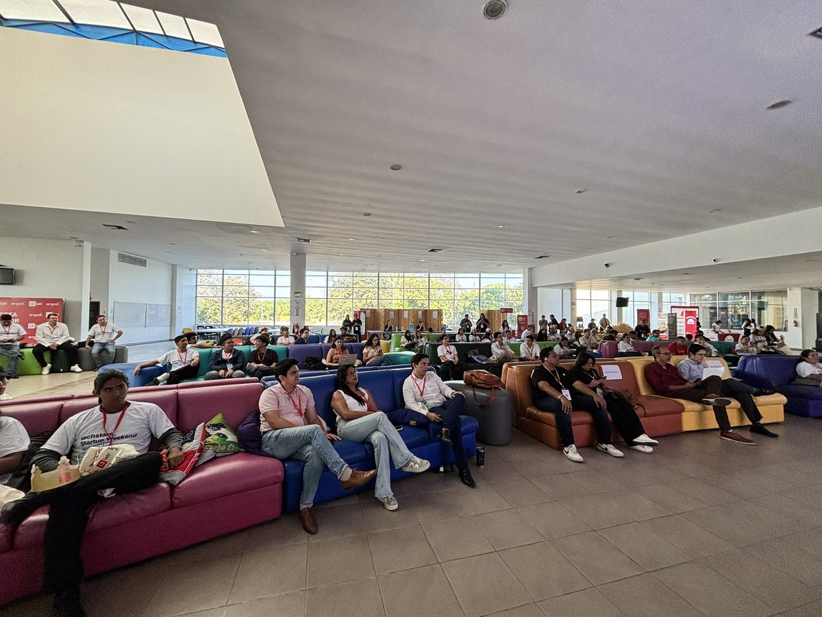 💬 El emprendedor Luis Reyes, fundador de #BakanoEC compartió unas palabras inspiradoras, recordando que cada gran empresa comenzó con una idea.
De emprendedor a emprendedor 💡🔥.

#swguayaquil #i3labESPOL #CreaValorAhora