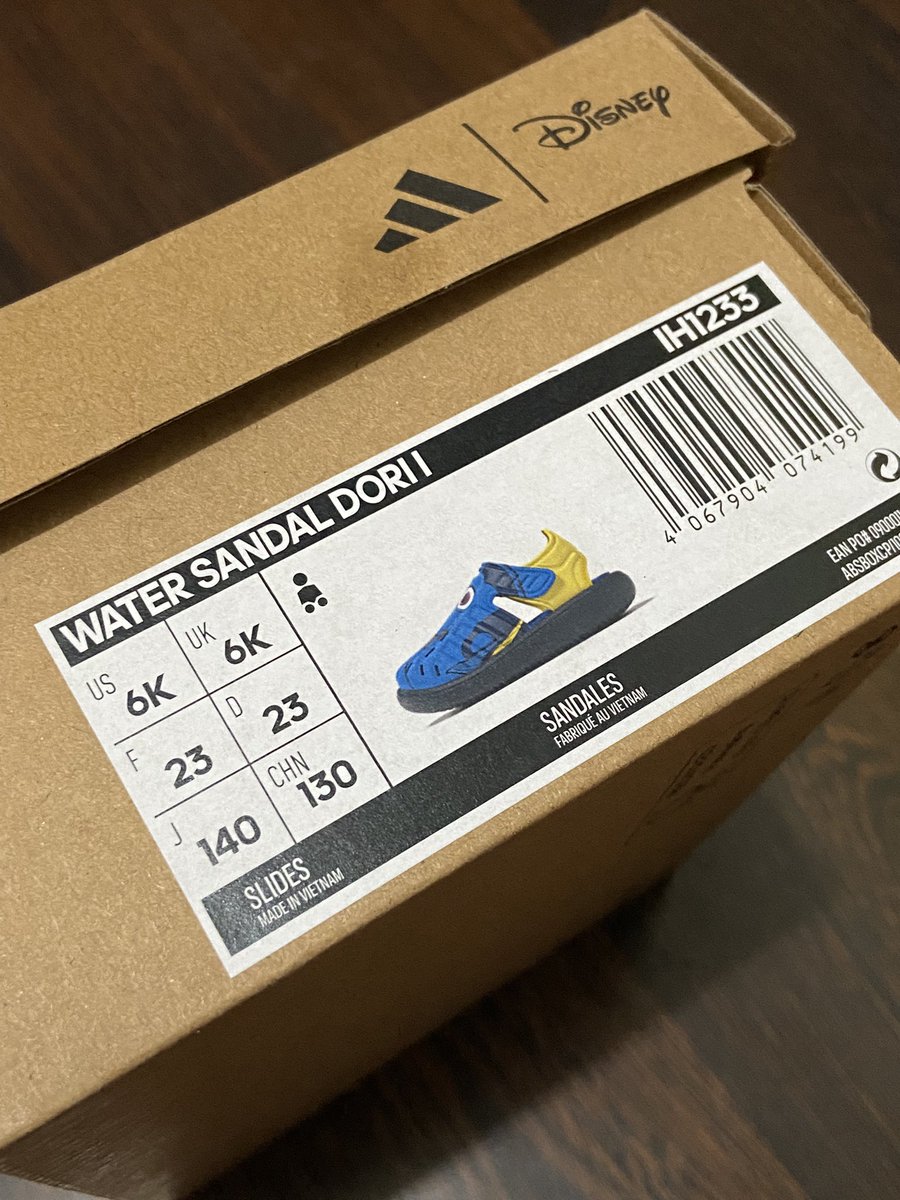 [FOR SALE) AIR BATITA PIXAR DISNEY ADIDAS - Size UK : 6k
New and original
Size: UK 6k (14cm)
Price: 385.000
Ready siap kirim