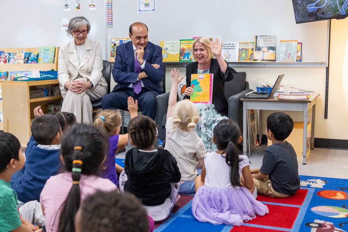 lisabeare's tweet image. Reading should be a joy, not a struggle. 💛

Our new early literacy screening will help us spot challenges — like dyslexia — sooner, so kids get support right away and grow up confident in their learning.

Learn more: news.gov.bc.ca/releases/2025E…

#BCEd #EveryChild #EarlyLiteracy