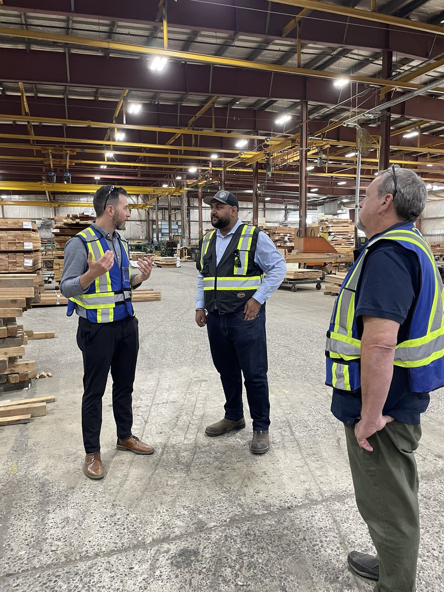 rparmar_BC's tweet photo. PowerWood, cedar supplier based in Agassiz.
Here’s another producer of high value #BCWood products. The type of manufacturer who gives BC its global reputation as the leader in value-added.
This is an operation defined by opportunity, to continue leading BC.
#ForestryBC https://t.co/WtYjpqAvX4