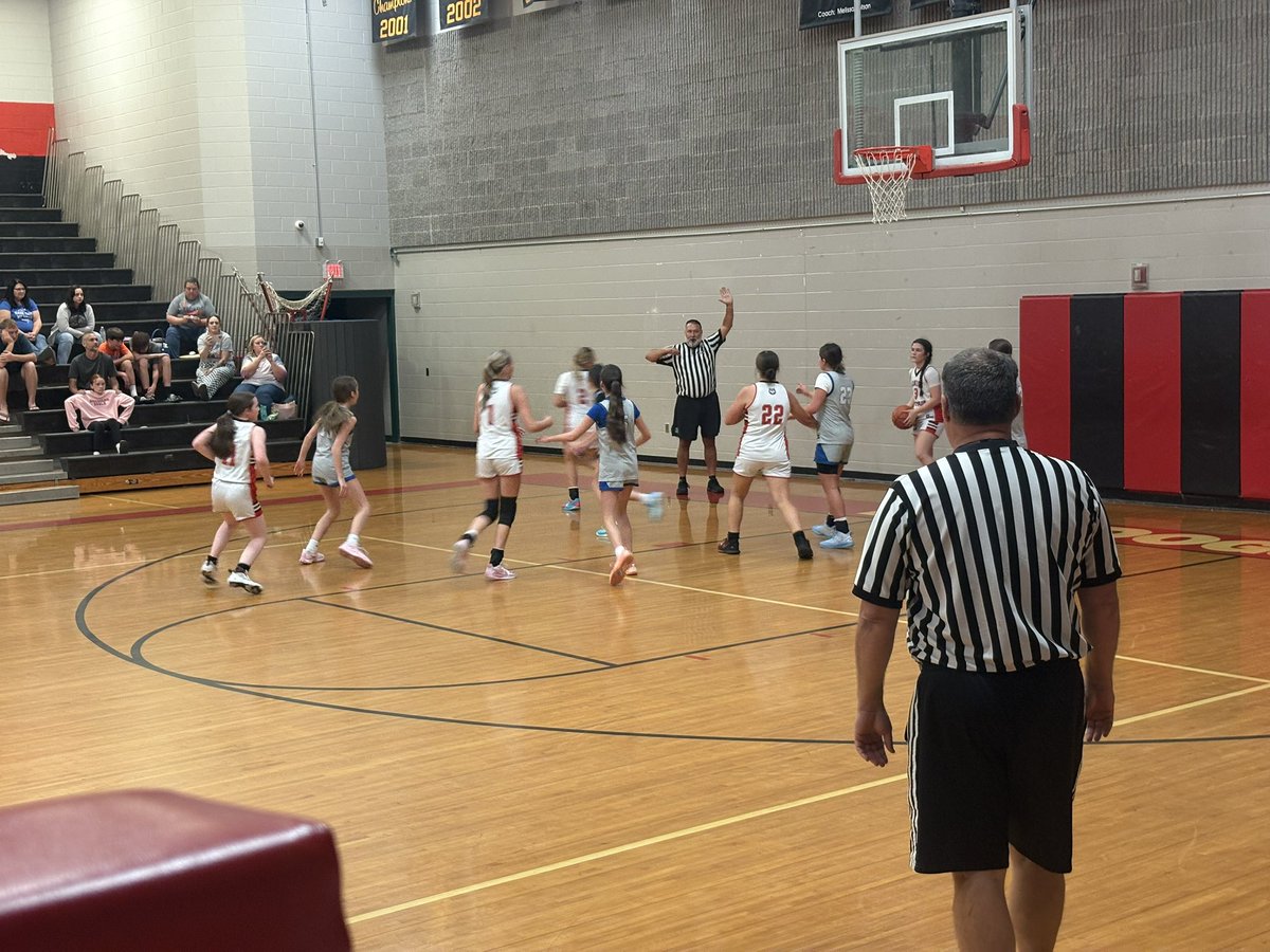 LMS Lady Bulldogs in action on this Friday evening! Let’s go!