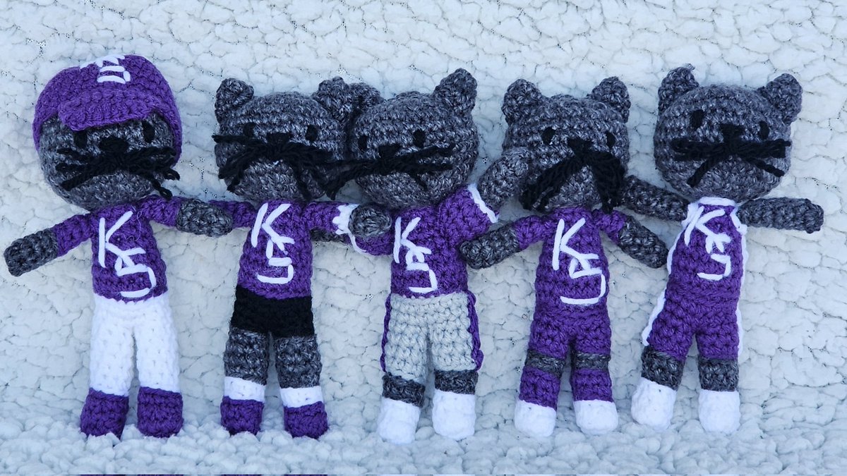 751ALF's tweet image. Cats supporting Cats tonight! #EMAW #BeatArizona