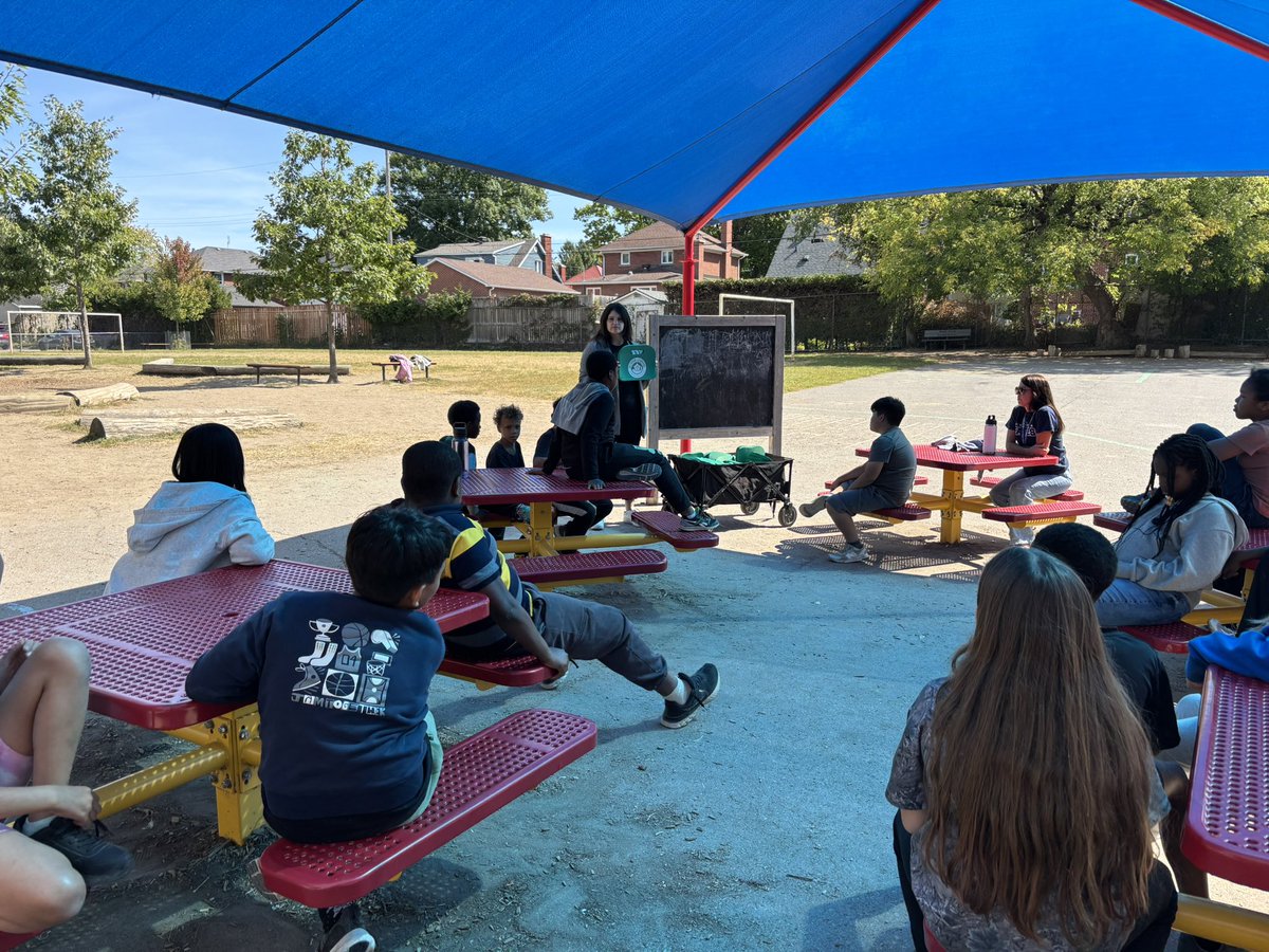 Mr. Cook tweet media