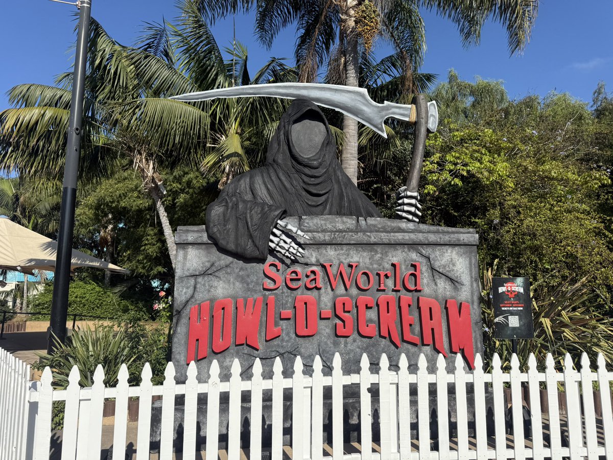 TheEntConnect's tweet photo. We have made it to @howloscreamsd for opening night!!!

#howloscream #howloscreamsf https://t.co/G6ZrAX3o3E