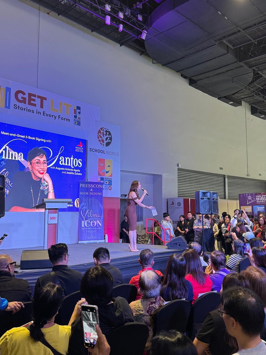 kreativdenph's tweet photo. #KDStar @JerviWrightson hosted Vilma Santos-Recto’s meet &amp; greet and booksigning for “Vilma Santos, Icon: Essays on Cinema, Culture, &amp; Society” during the Manila International Book Fair 2025! 💐

#JerviWrightson #MIBF2025 #KreativDen https://t.co/4nfqPOnddz