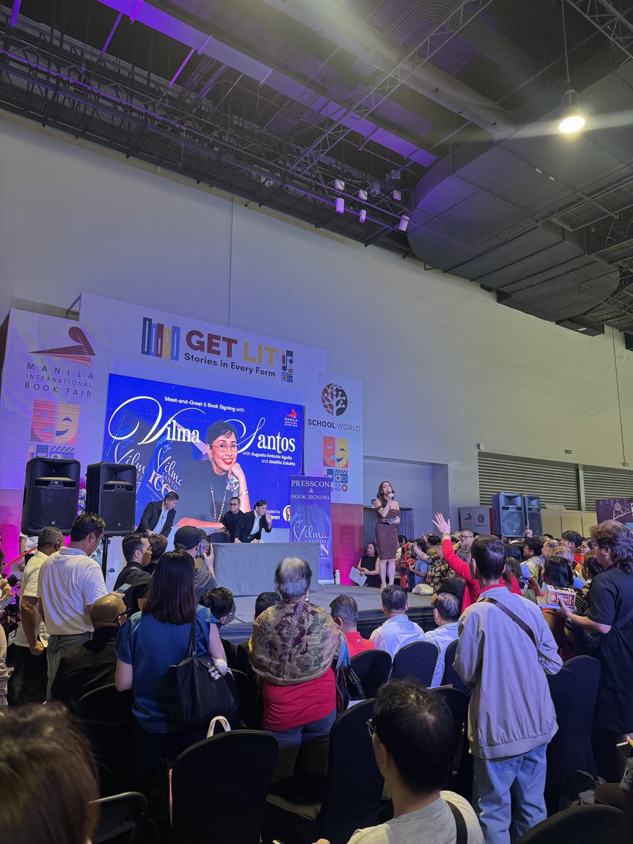 kreativdenph's tweet photo. #KDStar @JerviWrightson hosted Vilma Santos-Recto’s meet &amp; greet and booksigning for “Vilma Santos, Icon: Essays on Cinema, Culture, &amp; Society” during the Manila International Book Fair 2025! 💐

#JerviWrightson #MIBF2025 #KreativDen https://t.co/4nfqPOnddz