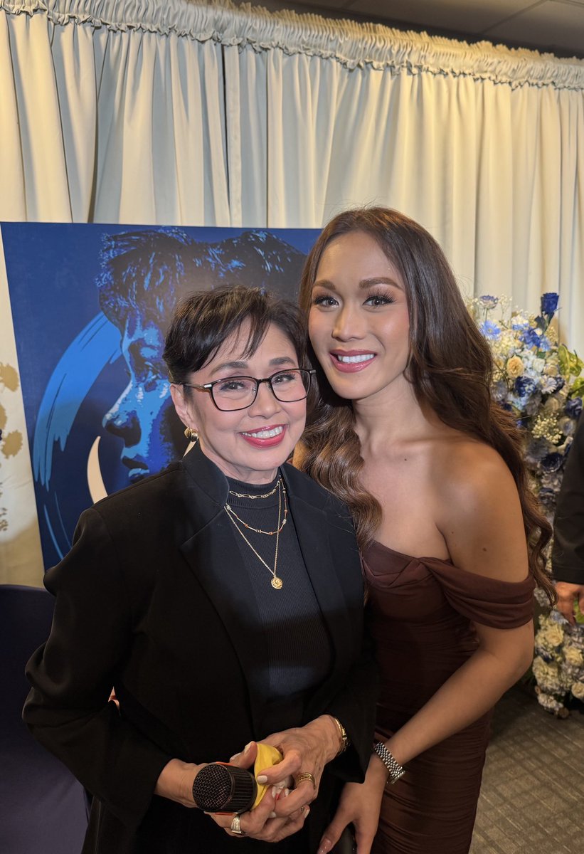 kreativdenph's tweet photo. #KDStar @JerviWrightson hosted Vilma Santos-Recto’s meet &amp; greet and booksigning for “Vilma Santos, Icon: Essays on Cinema, Culture, &amp; Society” during the Manila International Book Fair 2025! 💐

#JerviWrightson #MIBF2025 #KreativDen https://t.co/4nfqPOnddz
