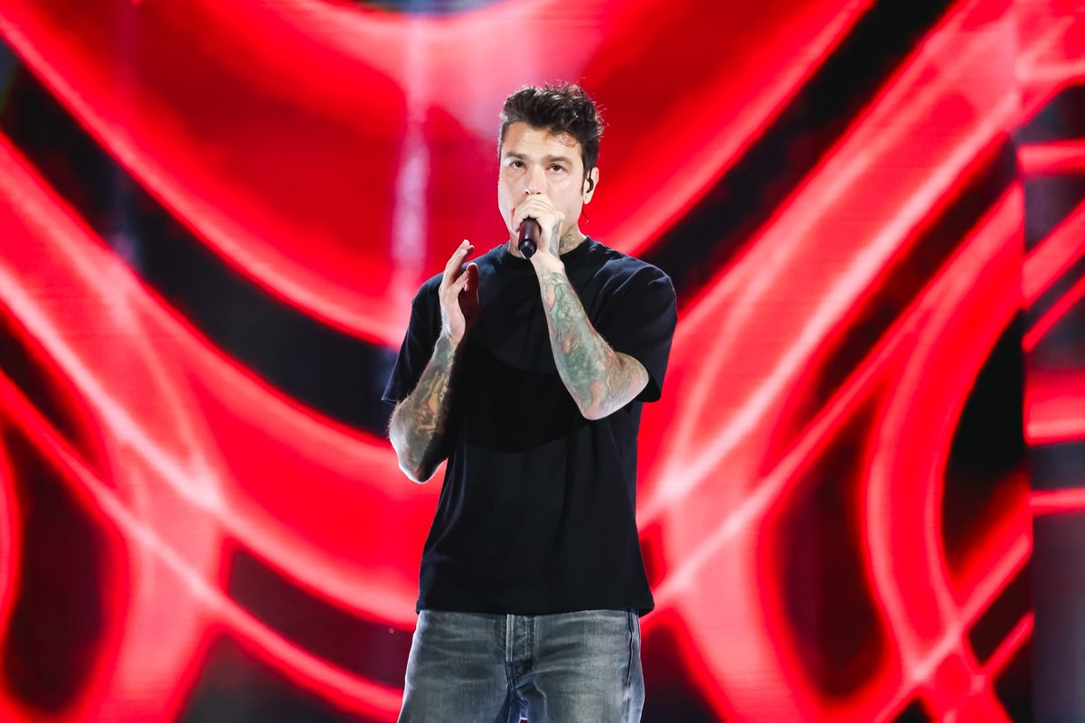 MUSIC AWARDS tweet media