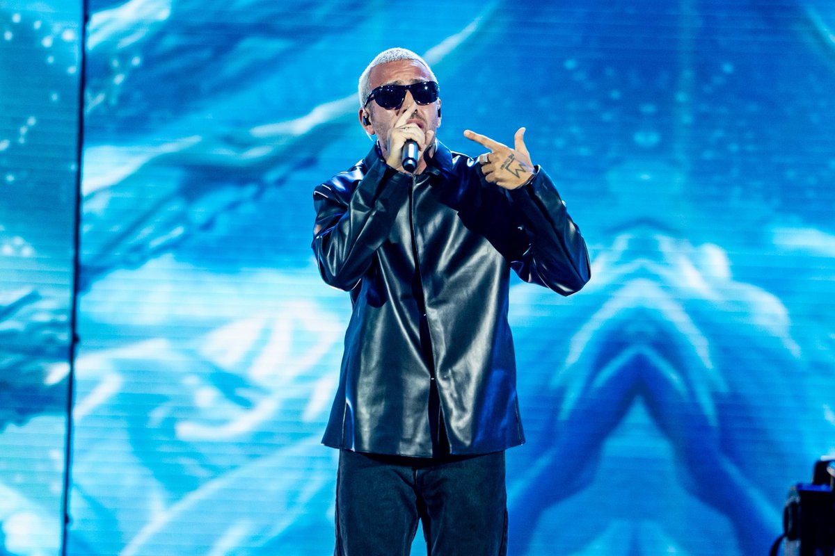 MUSIC AWARDS tweet media