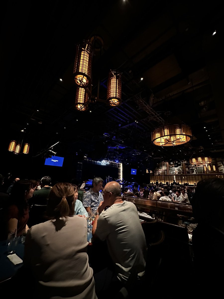 h_agatsuma's tweet image. 息子とブルーノート東京にイヴァンリンスを #IvanLins を見てきました。前回お会いしたのが約20年前。満席の会場盛り上がりました‼️