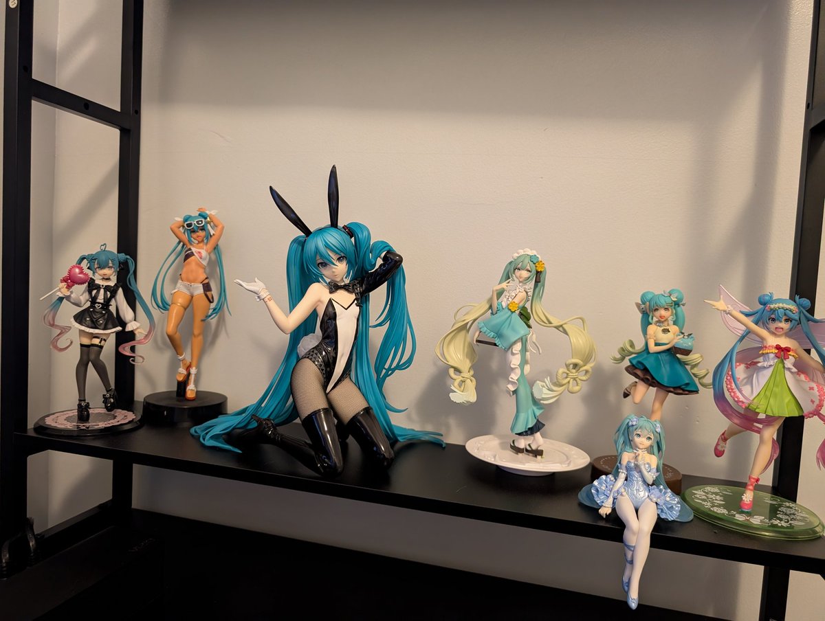 I JUST GOT MY FIRST HIGH END MIKU FIGURE AAAAAAA 

TYSM AGAIN FREAM YOURE SUCH A SWEETHEART MUCH LOVE TO YOUR NEW HOME I HOPE YOU COLLECT ALL THE MIGU AND BUNNY GIRLS!! 🥹🖤

#FREAM #miku