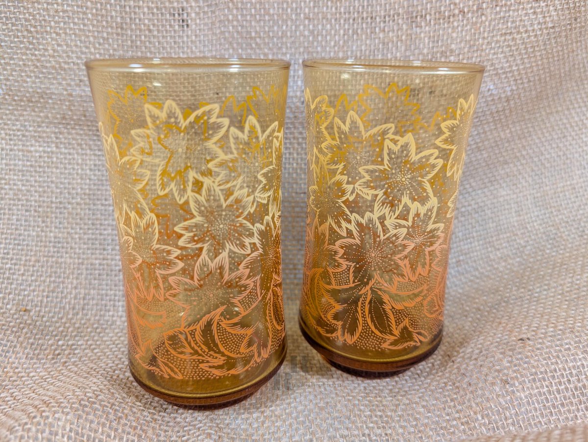 RetroRecollec's tweet photo. https://t.co/uP426C0DVo Mid Century Libbey style Orange to Yellow Ombre floral leaves light amber 12 ounce Tumbler Glassware #MidCenturyGlassware #FallLeaves #OrangeOmbre #VintageLibbey #wiseshopper https://t.co/cl09cglcrh