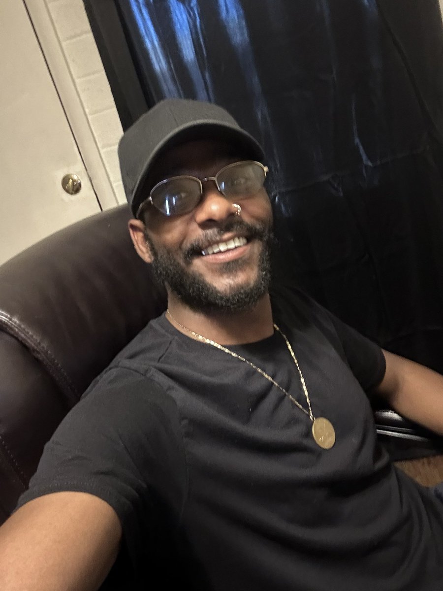 thtguyt's tweet photo. #Day293 ! Apecoin🦍
Together $APE 🐸🐸 A
9m on 🦍 A🤞🏾🥹
Selfie until ApeCoin hits a all-time high 🤞🏾🫡🙏🏾✊🏾 #yuga @apecoin
🌳🍼 the bush is calling @ThankApe Blessings https://t.co/becDCBYtqT