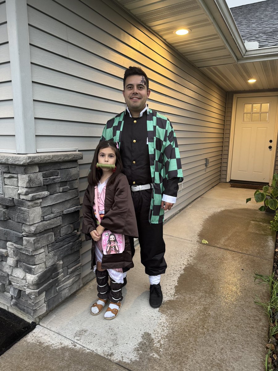 Daddy-daughter movie date. Can you guess what we’re going to see? 😂

#InfinityCastle