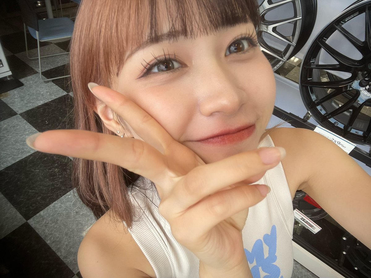 タイヤ屋のお姉さんがおはようしに来たよ〜🛞🧼