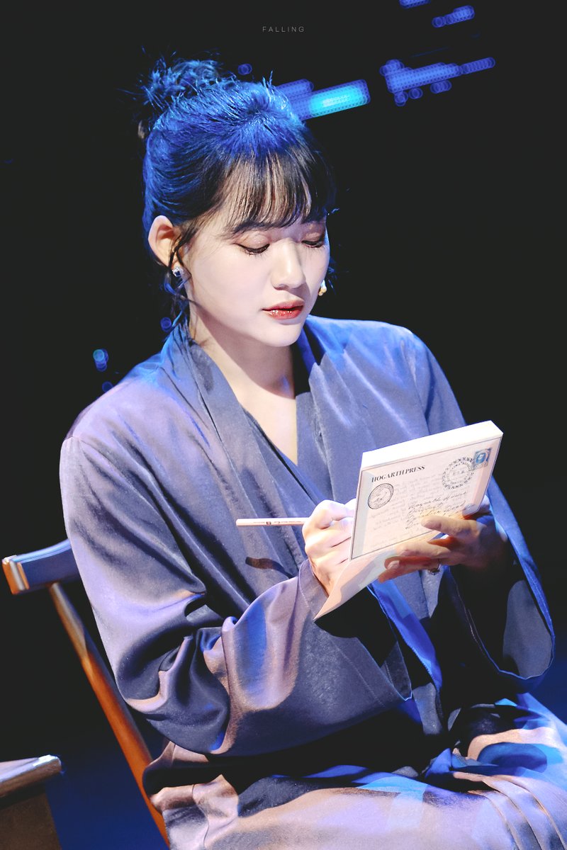 250912 밤 올랜도 인 버지니아
스페셜 커튼콜 | 긴 편지

버지니아 울프 役 | #임찬민 배우님

우리 함께 긴 편지를 쓰자