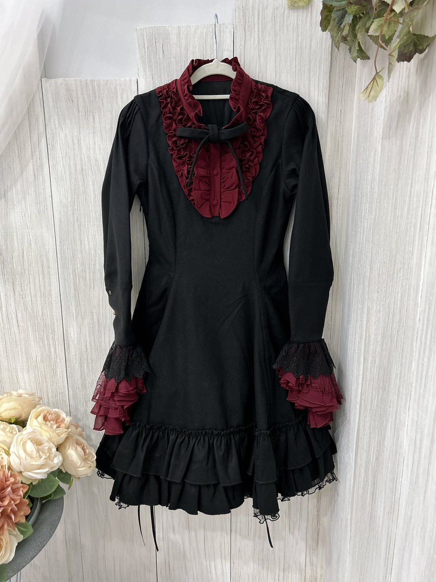 🌹入荷情報🥀

【SUSIN】
Light Night Rose ワンピース(ショート丈)
Sサイズ

入荷いたしました！

重量感があって美しいゴシックワンピースです🦇