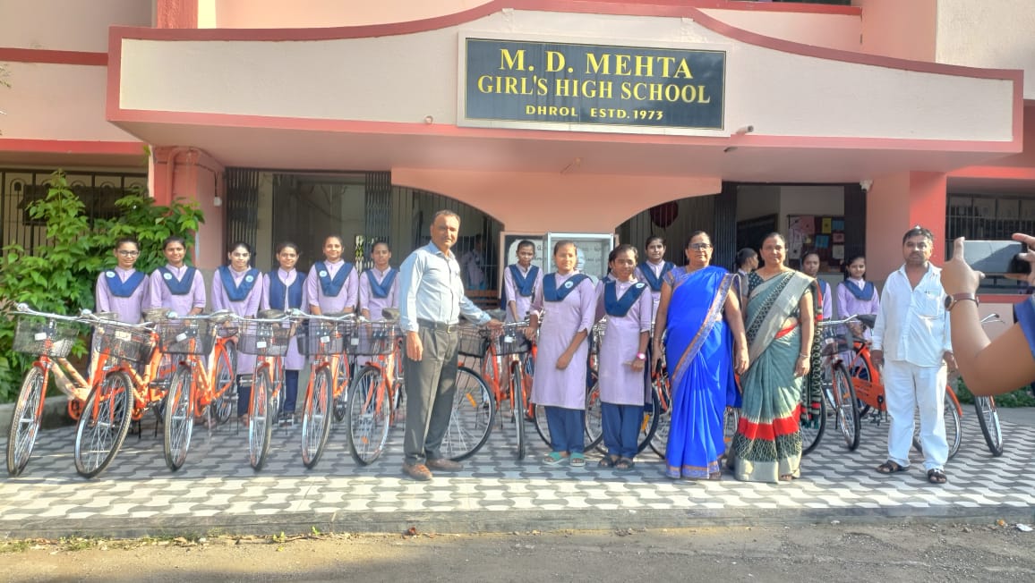 DSCW_Jamnagar's tweet image. શ્રી એમ. ડી. મેહતા ગર્લ્સ હાઈસ્કૂલ, ધ્રોલમાં સરકારશ્રીની સરસ્વતી સાધના યોજના(સાયકલ સહાય) અંતર્ગત ધોરણ 9 માં અભ્યાસ કરતી વિદ્યાર્થીનીઓને નાયબ નિયામકશ્રી, અનુ. જાતિ કલ્યાણ, જામનગર તથા આચાર્યશ્રીની હાજરીમાં સાયકલનું વિતરણ કરવામાં આવ્યું.
#Dhrol
#SCW
#cyclescheme
#cycle