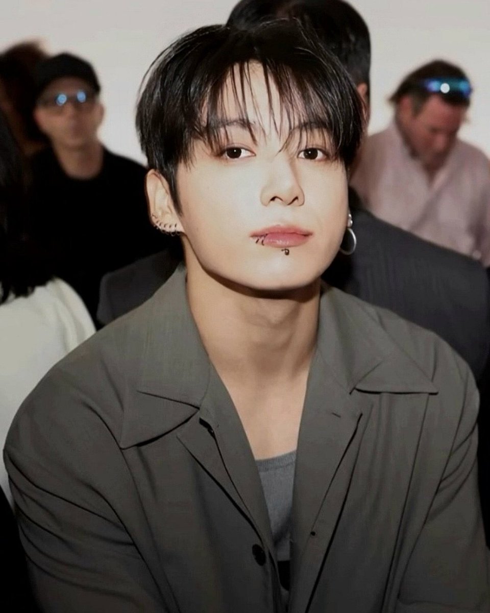 OneilyMusic's tweet photo. Jung Kook exudes a charming VIBE at Calvin Klein’s SS26 Collection runway show. https://t.co/RmIaGjnOR7