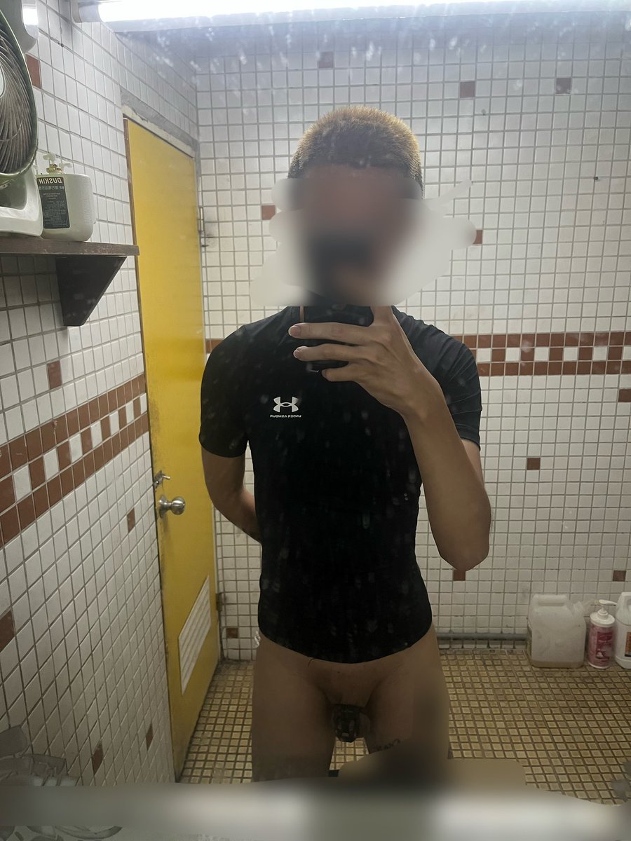 廁所沒人那就露個鎖😳