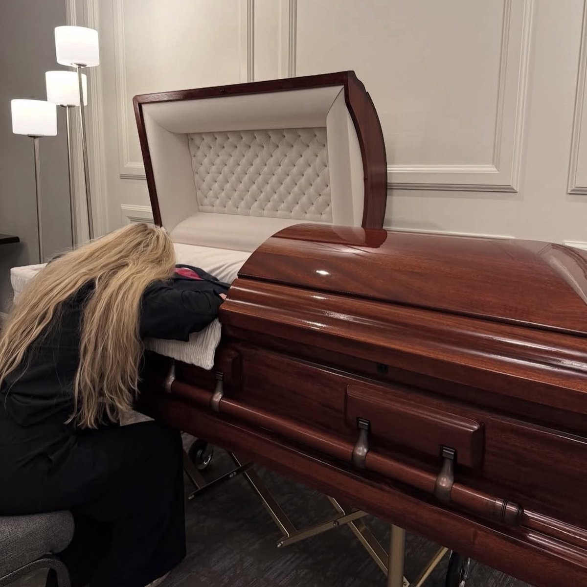 Erika Kirk lays where no wife should ever have to, broken over a casket because of someone else's political hatred.
They said their vows. Built a life. Now it’s shattered by senseless violence.

This didn’t need to happen.
And no matter your views, no spouse deserves this.