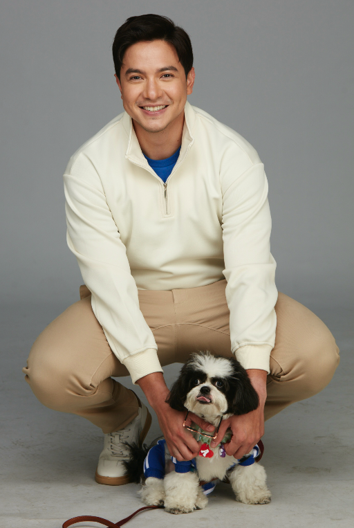 jamgyoobi's tweet photo. Sharing some behind the scenes from the Alden x White Flower shoot... with the ✨ STAR ✨of the show:

Taco 🐶🌮

He literally went "UY MAY ASO!!" 
syempre, di magpapatalo si taco, may shades yan shea 😎 https://t.co/MxzqcbLZ2H