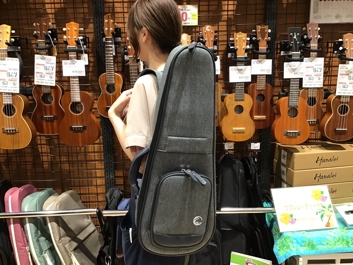 shima_hiratsuka's tweet image. 【新製品】COTONEの新ラインナップ登場！
オール単板ボディの豊かな音色がたまりません🐳✨

1枚目CUK-500SⅡ、CUK-700SⅡ
2枚目CUK-500CⅡ、CUK-700CⅡ
3枚目は付属のケース
ケースはネックピローも付いていて大事なウクレレをしっかり守ってくれます🥰

是非弾きに来てください🌻
#ウクレレ #COTONE