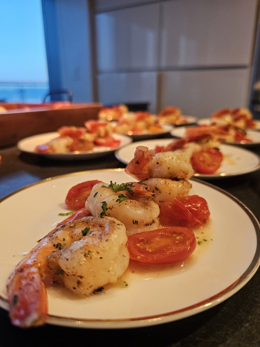 ChefDrew702's tweet photo. #VIP Event with 🌴VegasChef🌴
20-person plate-up at the Palms
59th-floor penthouse
Epic view, every time
#Chef #PrivateChef #Food #Foodie #ChefsOfTikTok #ChefsOfInstagram https://t.co/CEVr5DjFas