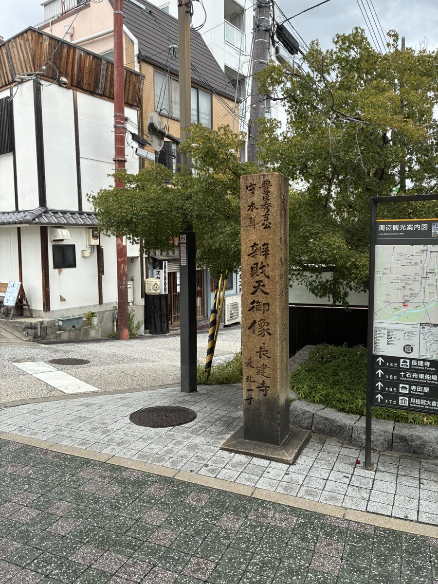 364nonbay's tweet image. 京都きました⛩️
伏見駅🍶

酒蔵たくさん。
まずは日本酒3種飲み比べです！

2,3,4番をチョイス✨
4番コーヒーみたいな色だけどれっきとした古酒です🍶

THE古酒って感じ満足度高いです

#日本酒
#京都旅行
#日本酒好きと繋がりたい