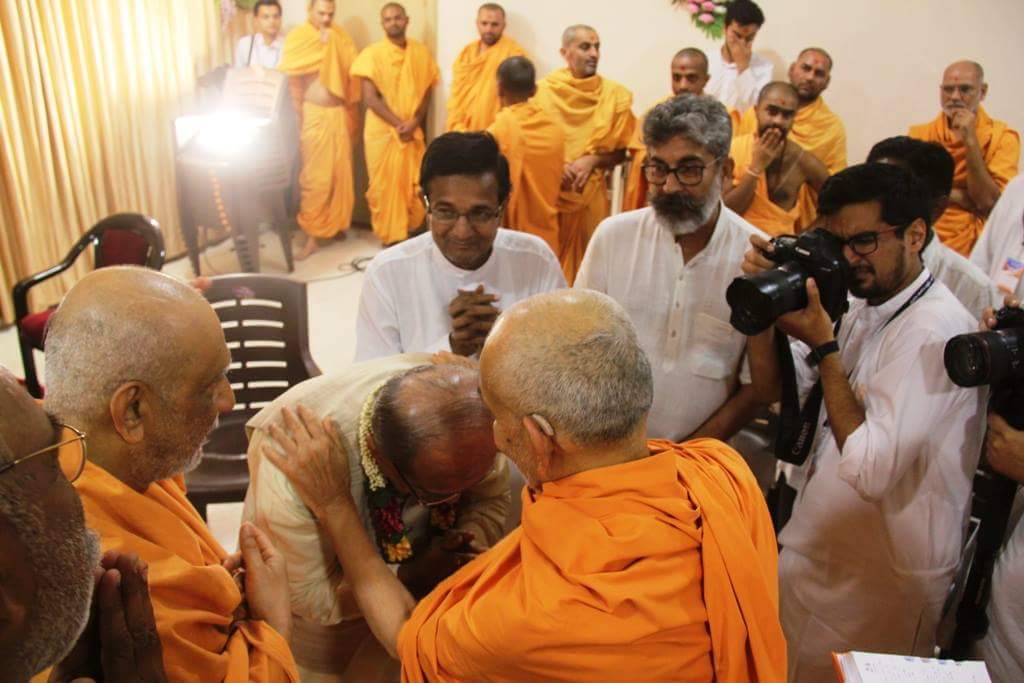બોચાસણવાસી અક્ષરપુરુષોત્તમ સ્વામિનારાયણ સંસ્થાના વડા, લાખો હરિભક્તોના પ્રેરણાપુંજ પ્રગટ બ્રહ્મસ્વરૂપ પ. પૂ. શ્રી મહંત સ્વામી મહારાજના પ્રાગટ્ય દિવસના પાવન અવસરે કોટી કોટી વંદન…
॥જય સ્વામિનારાયણ॥
