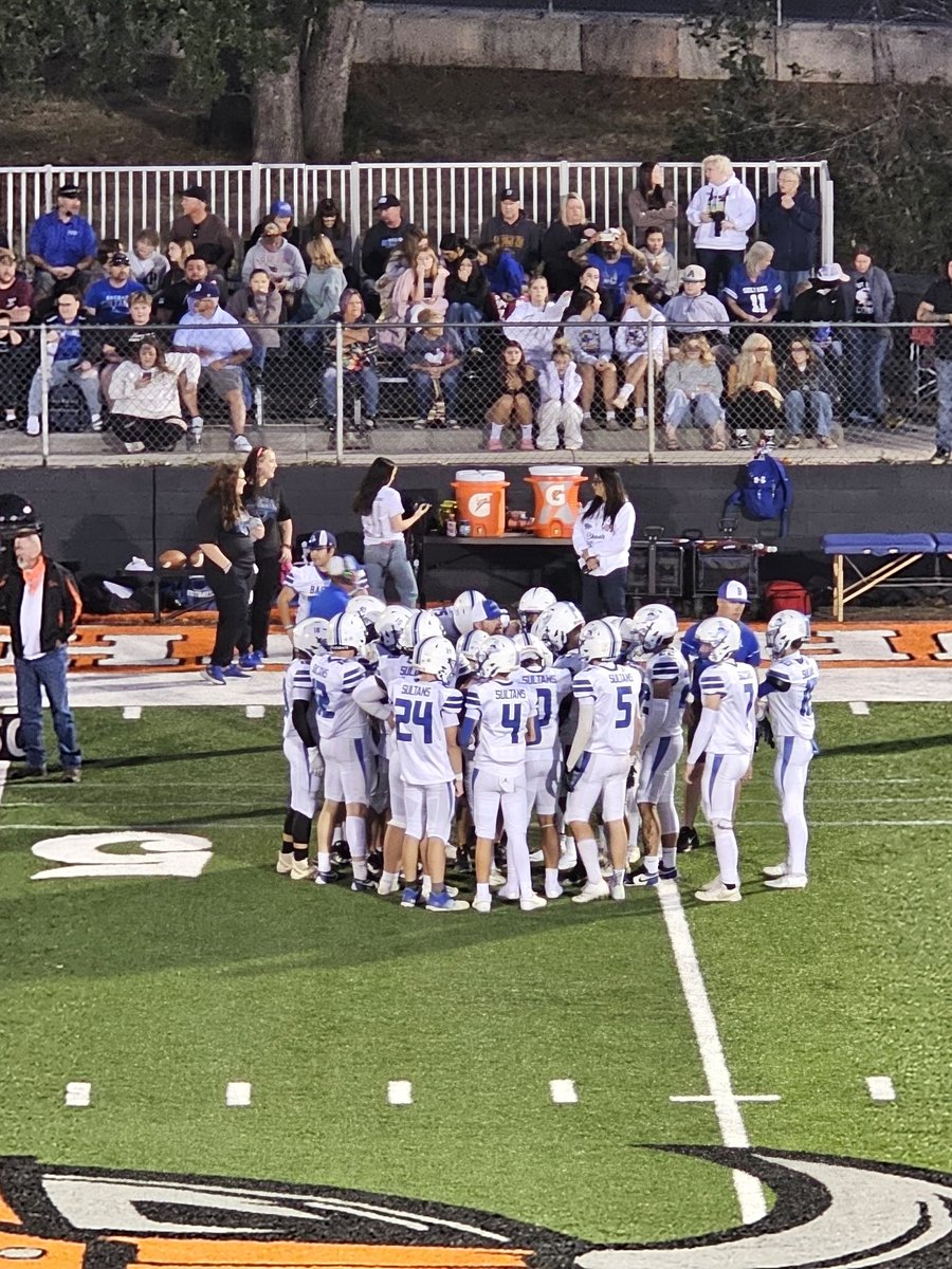 Stewnator_9's tweet photo. Bagdad Sultan's took down the Williams Vikings 62-26, good team win. #sultanpride https://t.co/kLqBdgmtYJ