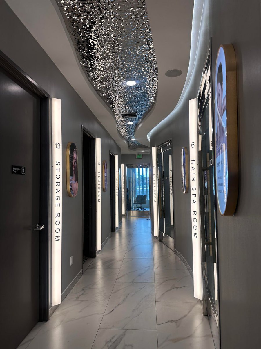 Amelie1985728's tweet image. Skin Care Day is more than just about skincare; it's about enjoying life's rituals. The elegant environment makes every moment worth cherishing 🌿💆‍♀️ #QualityLife #BeautyExperience