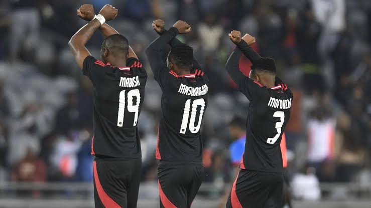 Finals are not for showing up - they are for winning. Only champions etch their names in history.

Goodluck to our Orlando Pirates boys today against Stellenbosch in Mbombela. 
Be at 110% at every ball and every contact and have no regrets whatsoever.

#MTN8