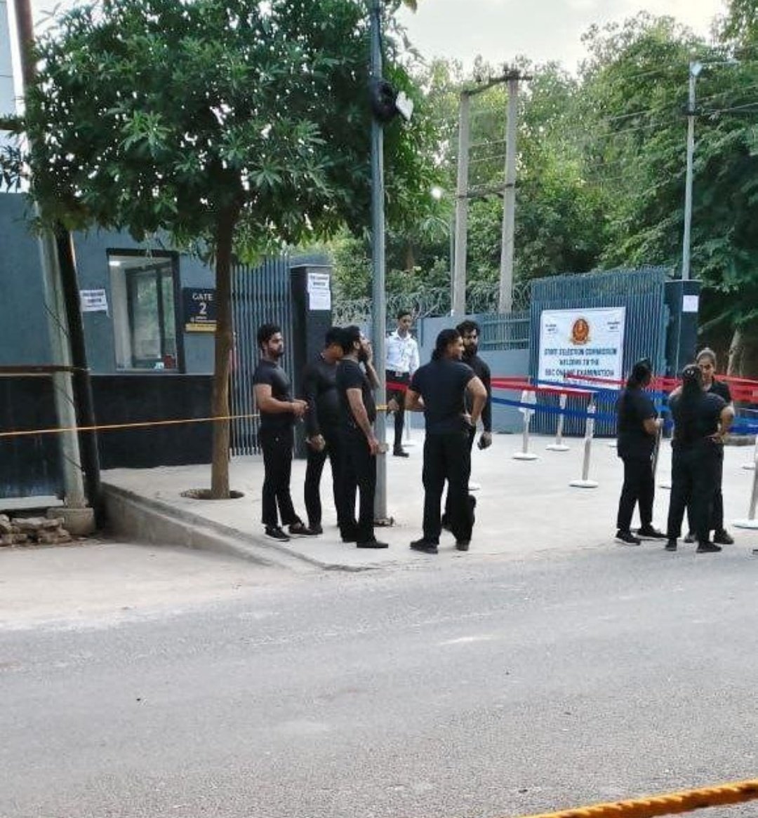 NEYU4INDIA's tweet image. ❌ SSC परीक्षा बार-बार रद्द होना चिंताजनक है।

🤔 ऊपर से ऐसा क्यों लग रहा है कि पुलिस फ़ोर्स और बाउंसर्स के ज़रिये छात्रों पर दबाव बनाने की कोशिश की जा रही है?

📢 SSC चेयरमैन को इस पर तुरंत जवाब देना चाहिए! 
#SSC #StudentProtest